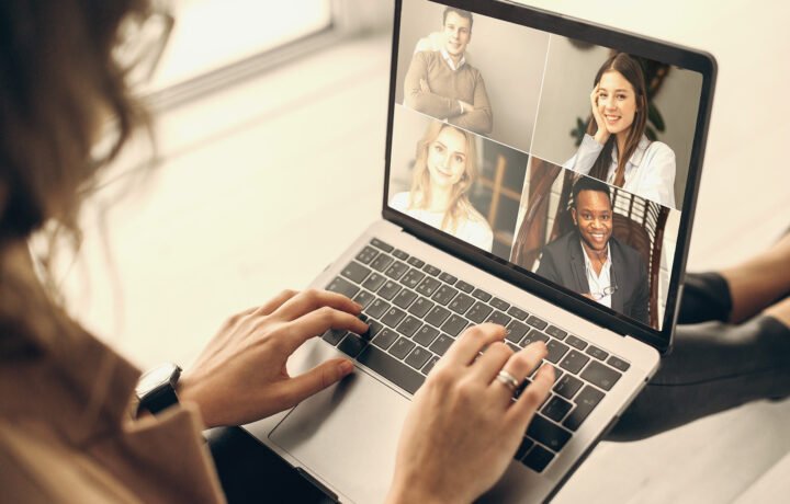 how to manage remote teams